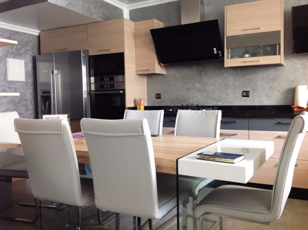 Projet BENCHAARA — Cuisine contemporaine en L